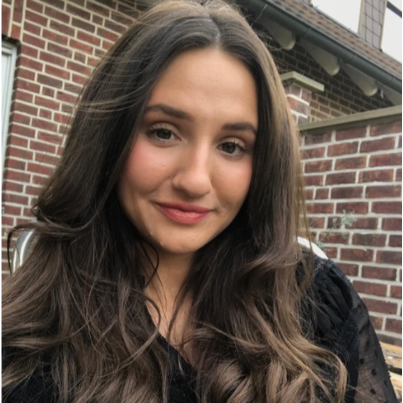  Pia Mller